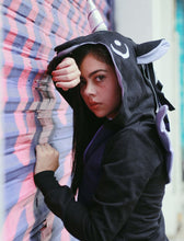 Cargar imagen en el visor de la galería, Sudadera Unicornio Negro/Morado Adulto
